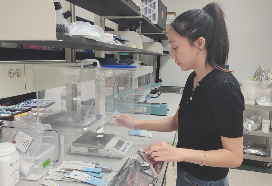 Isabelle working in a laboratory